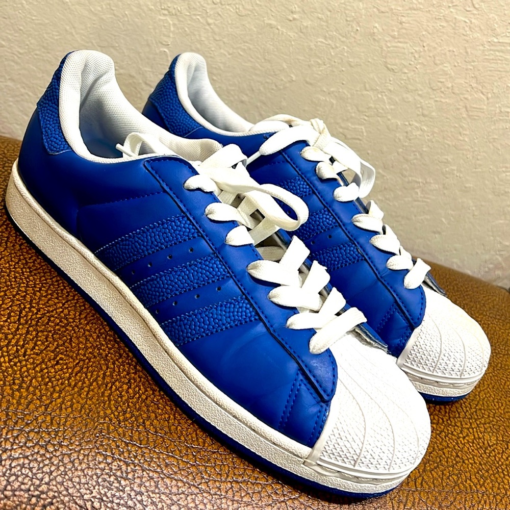 Classic Throwback Adidas Sneakers Royal Blue with White Toe area & shoestrings!